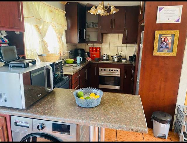 4 BEDROOM HOUSE FOR SALE IN CRYSTAL PARK